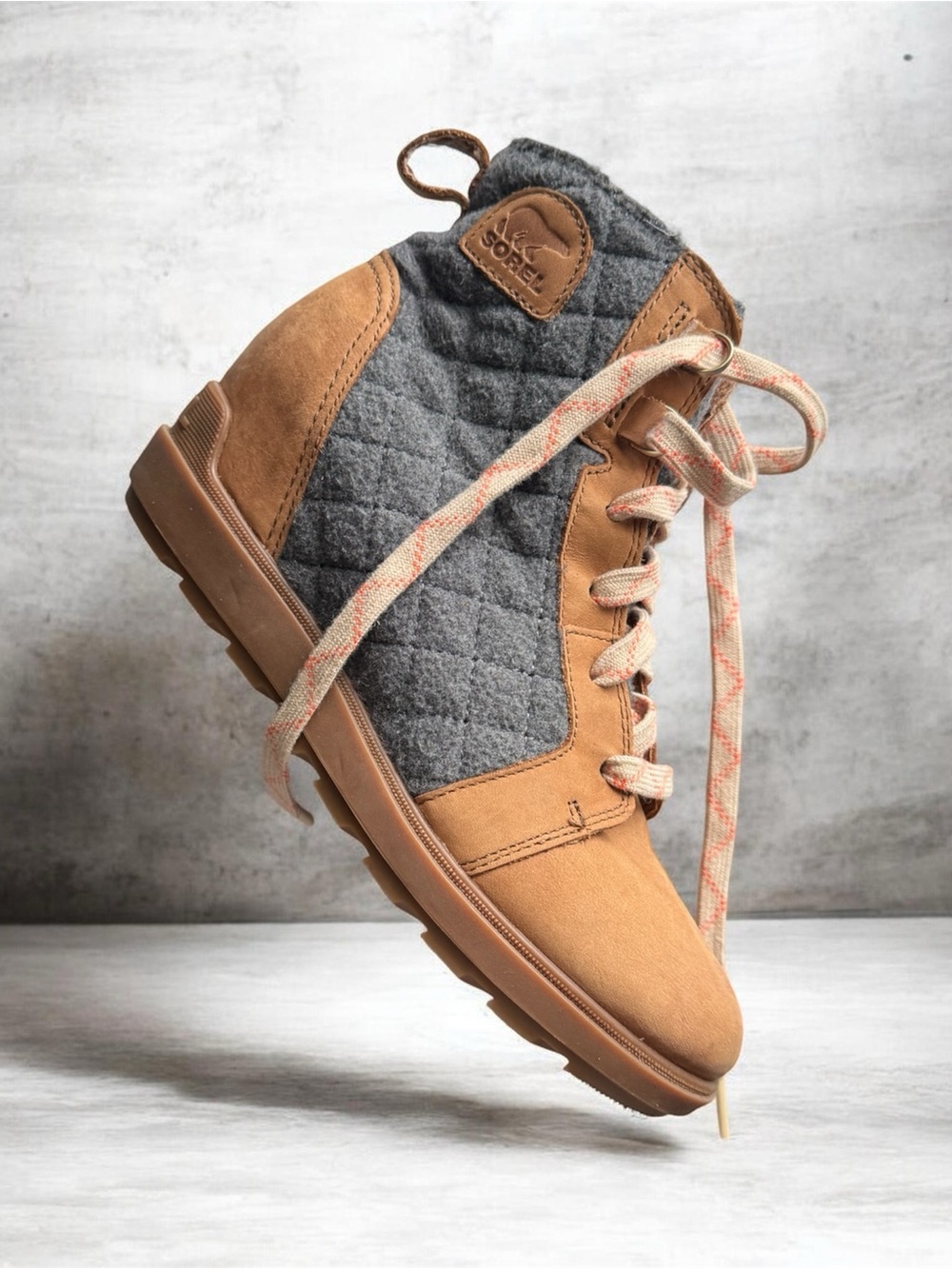 Sorel Evie 2 Lace Velvet Tan & Gray Boots